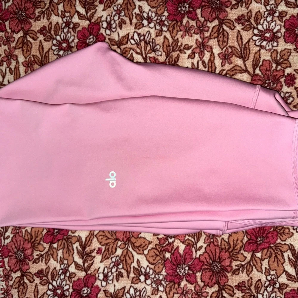 ALO Yoga Pink Set - Picture 3 of 5